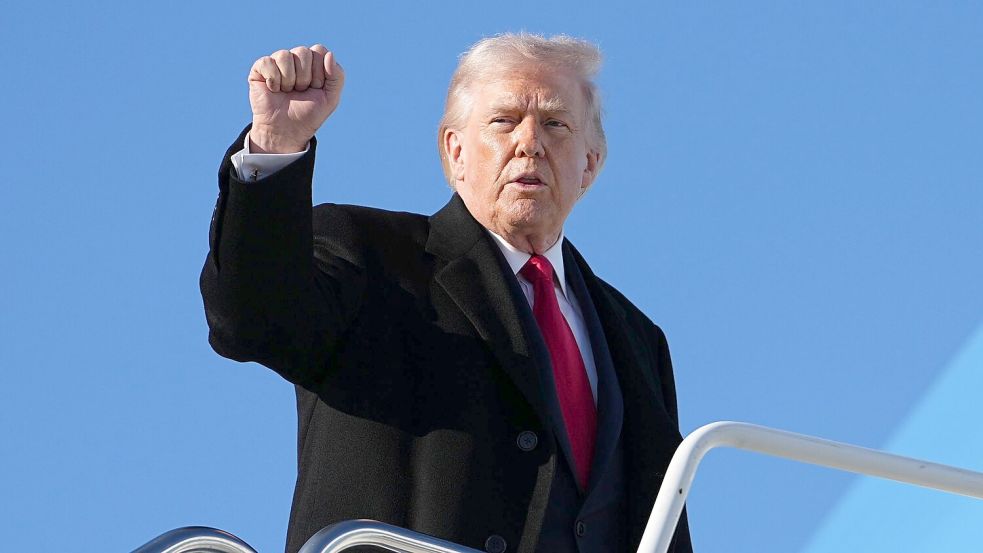 US-Präsident Trump hat dem Iran mit einem Angriff gedroht. Foto: Matt Rourke/AP/dpa