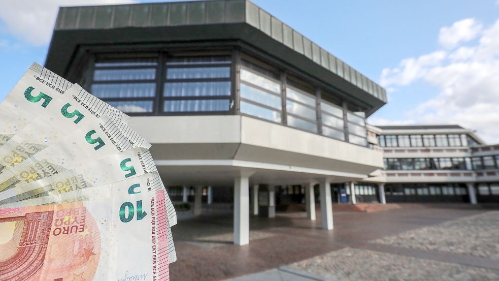 Im Finanzausschuss im Ratssaal des Auricher Rathauses ging es um drei Millionen Euro. Foto: Romuald Banik