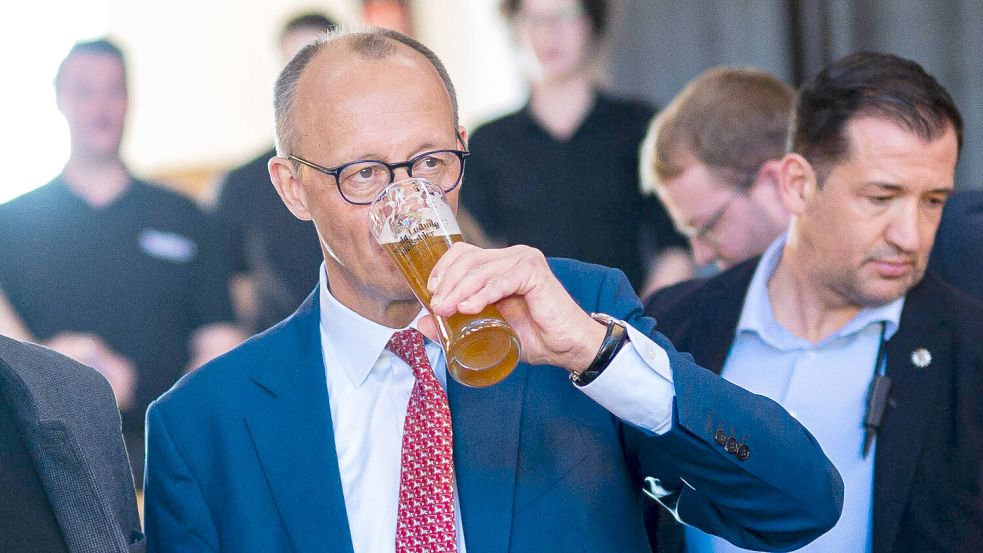 Ansage von Bundeskanzler Friedrich Merz: Auf dem kommenden CDU-Parteitag wird der Alkoholausschank eingeschränkt. Foto: IMAGO/Noah Wedel
