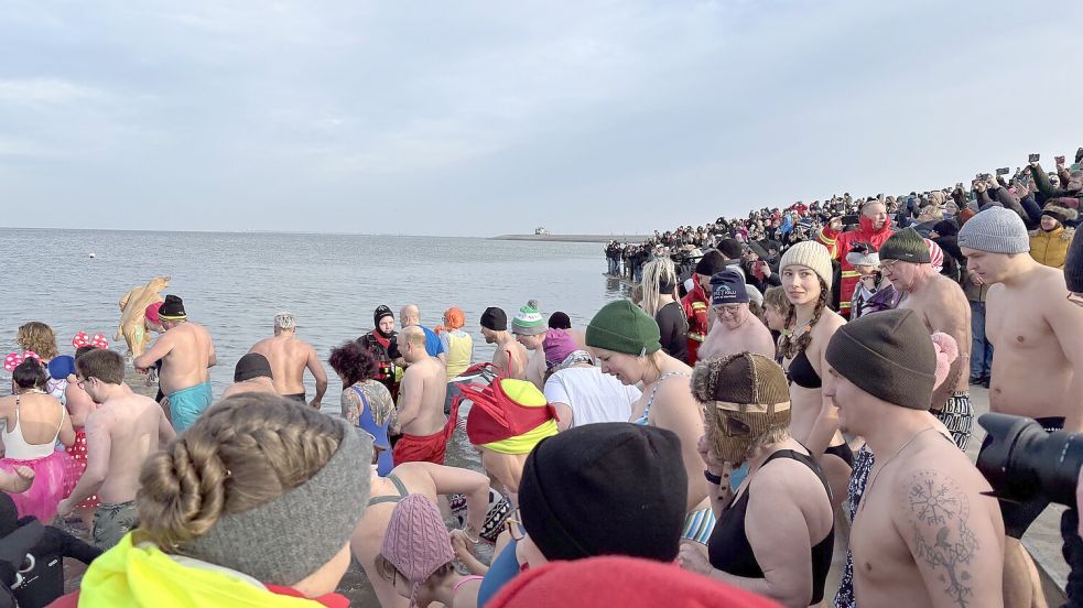 Die Küste war voll mit Zuschauern. Foto: Lasse Paulsen