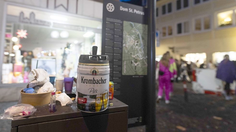Bis in die Nacht feierten Karnevalsfreunde in Osnabrück am Samstag. Die Polizei zog eine insgesamt positive Bilanz. Die ist getrübt von einigen Gewalttaten. Foto: Swaantje Hehmann