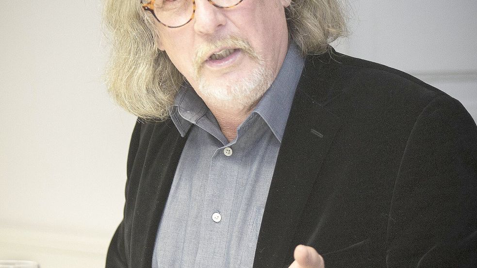 Der Publizist Harald Martenstein ist Teil eines Theaterstücks über ein fiktives AfD-Verbotsverfahren. Foto: IMAGO/Horst Rudel