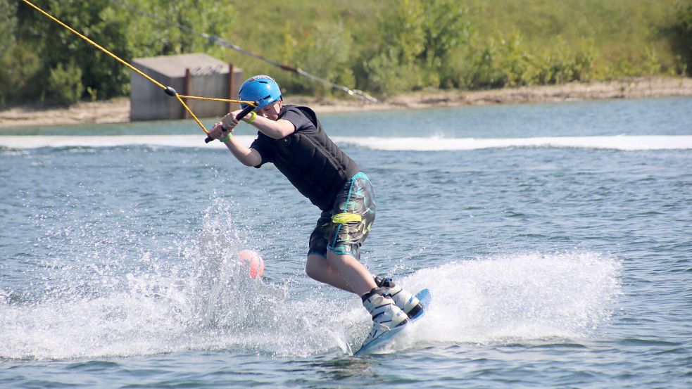 Die Wakeboardanlage am Badesee Tannenhausen ist einer der Besuchermagneten. Foto: Archiv/Romuald Banik