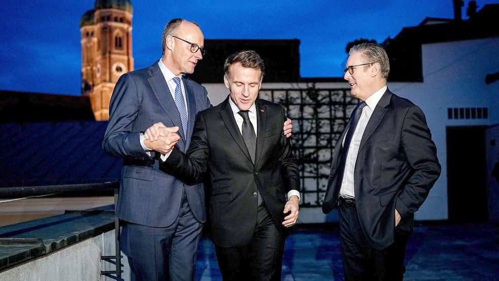 Bundeskanzler Friedrich Merz, Frankreichs Präsident Emmanuel Macron und der britische Premier Keir Starmer trafen sich auf der Münchner Sicherheitskonferenz. (Archivbild) Foto: Kay Nietfeld/dpa-Pool/dpa