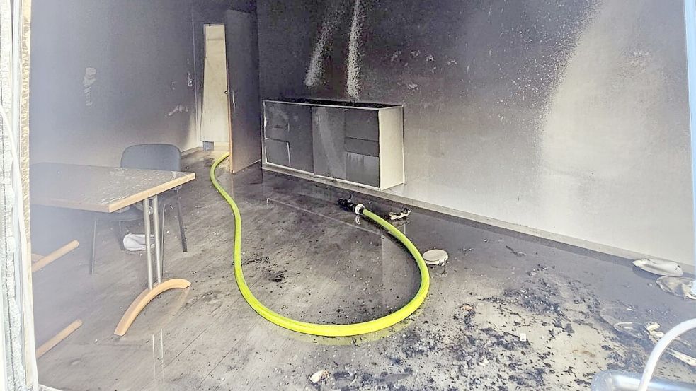 Dieser Raum in der Psychiatrie brannte vollständig aus. Foto: Feuerwehr Norden