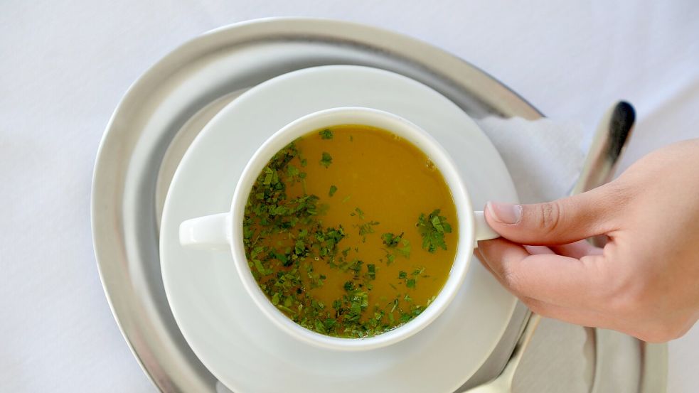 Menschen fasten aus unterschiedlichen Gründen und auf viele Arten. (Archivbild) Foto: picture alliance / dpa