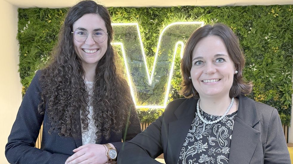 Janina Golz (r.) zeigt, dass die Babypause keinen Karriereknick bedeuten muss. Jessica Stock bewundert die Zielstrebigkeit und Produktivität der berufstätigen Mütter. Foto: Mieke Matthes