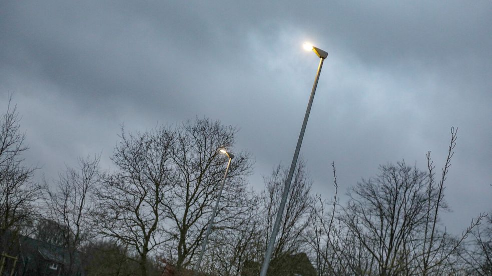 Die Straßenlaternen mit LED-Technik sollen in das neue Dimmkonzept der Stadt eingebunden werden. Gesteuert werden sie zentral aus dem Technischen Rathaus. Foto: Archiv/Romuald Banik