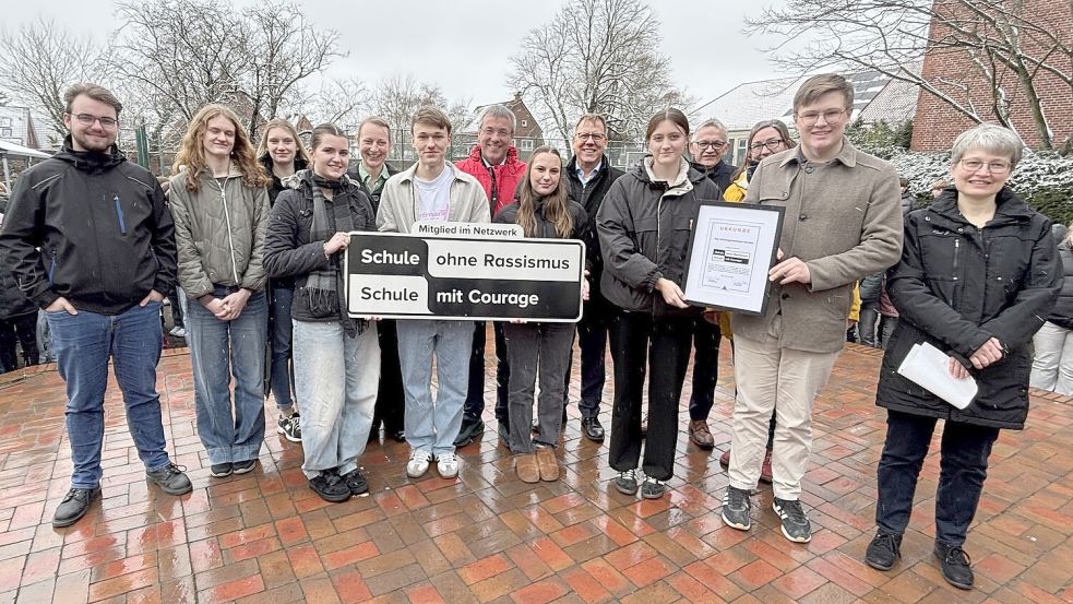 Jetzt ist es offiziell: Das Norder Ulrichsgymnasium ist „Schule ohne Rassismus – Schule mit Courage“. Foto: Rebecca Kresse