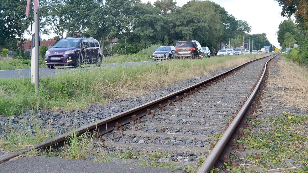 Die Gleise der Bahnstrecke Aurich-Abelitz verlaufen nur zum Teil im Stadtgebiet von Aurich. Foto: Aiko Recke