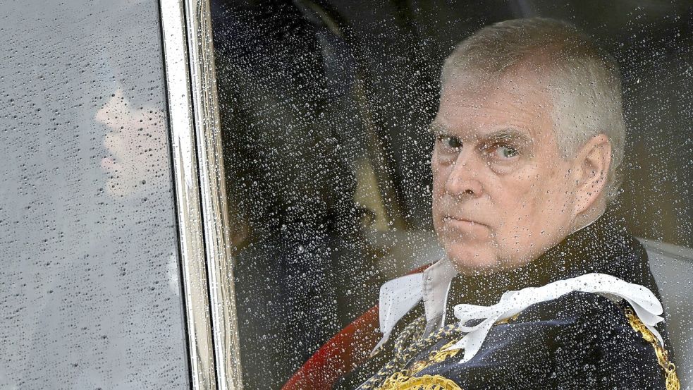 Der ehemalige Prinz Andrew ist tief in den Epstein-Skandal verwickelt. (Archivbild) Foto: Toby Melville/Pool Reuters/dpa