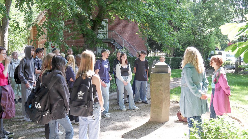 Schon im vergangenen Jahr befassten sich Schüler und Schülerinnen der IGS Marienhafe-Moorhusen mit demokratischen Themen und der deutschen Vergangenheit. Foto: Archiv/Romuald Banik