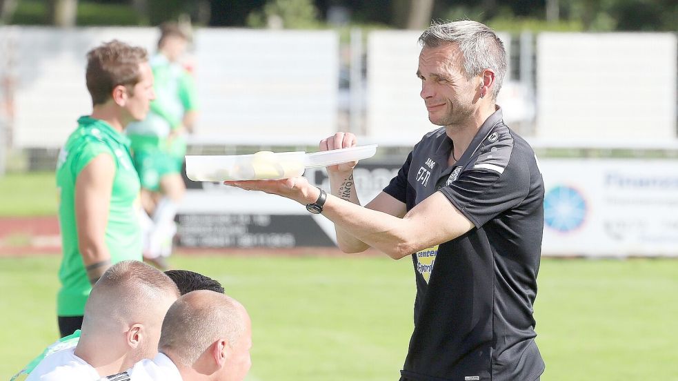 Hermann Fleßner war von 2011 bis 2017 Betreuer bei Eintracht Ihlow. Danach gönnte er sich eine mehrjährige Pause. Seit 2020 ist er wieder mit von der Partie. Als Spieler war er im Mittelfeld unterwegs und für Vorlagen zuständig. Foto: Wilfried Gronewold