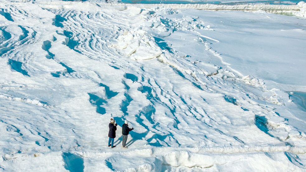 Frost und Schnee verwandelten den Ostseestrand von Usedom in eine Winterlandschaft. Foto: Jens Büttner