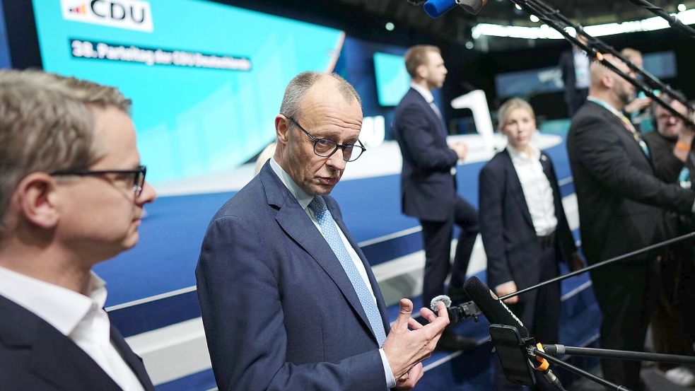 Kanzler und CDU-Chef Friedrich Merz will die Delegierten beim Parteitag in Stuttgart von seinem Reformkurs überzeugen. Foto: Kay Nietfeld/dpa