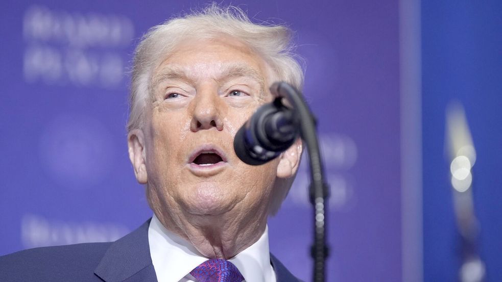 „Sie dürfen keine Atomwaffe haben“, sagt US-Präsident Trump über den Iran. Foto: Mark Schiefelbein/AP/dpa