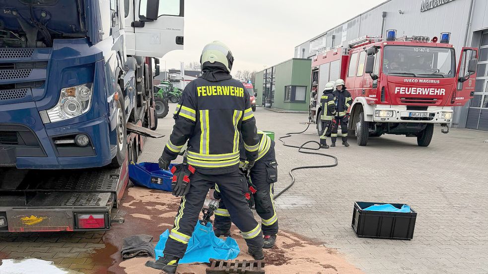 Die Feuerwehr ist in Aurich in dieser Woche zweimal wegen Verschmutzungen ausgerückt. Foto: Jannick Leerhoff/Feuerwehr Sandhorst