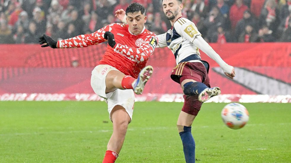 Traf vor der Pause zum 1:0: Nadiem Amiri (l). Foto: Torsten Silz