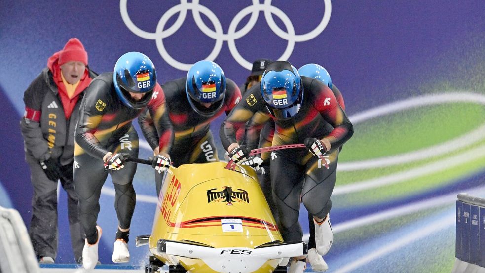 Johannes Lochner (Pilot), Thorsten Margis, Jörn Wenzel und Georg Fleischhauer legten im ersten Lauf Start- und Bahnrekord hin. Foto: Robert Michael