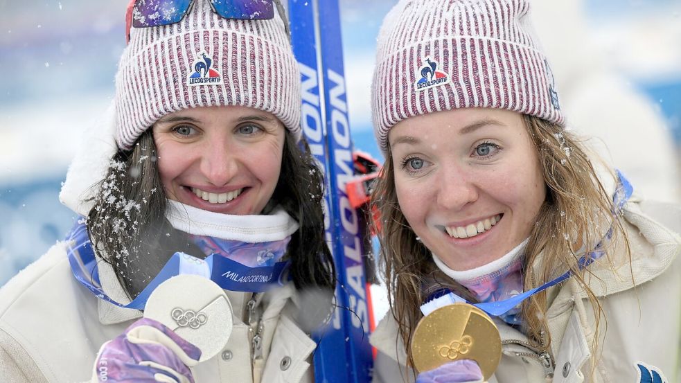 Schon wieder Medaillen für Frankreich: Gold für Oceane Michelon (r), Silber für Julia Simon. Foto: Hendrik Schmidt