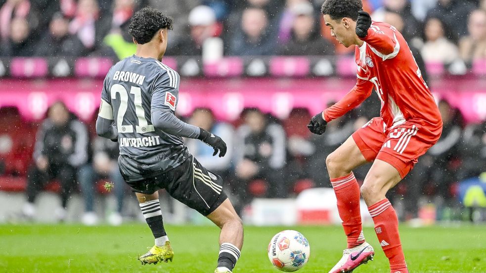 Jamal Musiala (r) in Aktion gegen Eintracht Frankfurt. Foto: Harry Langer