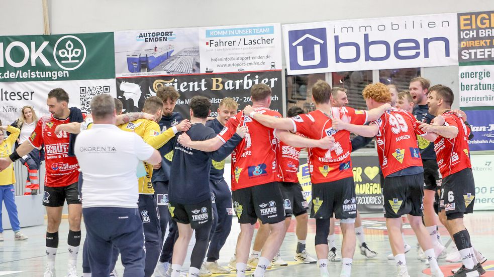Jubel bei den Spielern des OHV Aurich. Nach drei Niederlagen in Folge gab es mal wieder einen Sieg. Foto: Helmut Vortanz