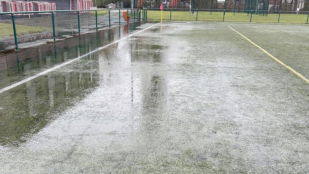 Der Platz glich einer Seenlandschaft. Foto: SpVg Aurich