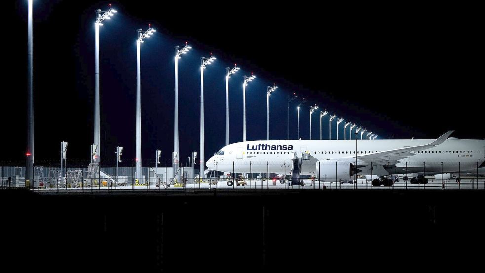 Am Münchner Flughafen mussten Passagiere über Nacht in mehreren Lufthansa-Maschinen ausharren. (Symbolbild) Foto: picture alliance/dpa
