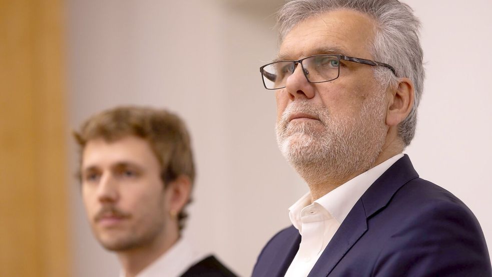 Der Journalist Hans-Wilhelm Saure muss weiterhin auf eine Auskunft zum berühmten Schabowski-Zettel warten. Das Haus der Geschichte ist in Revision gegangen. (Archivbild) Foto: Dieter Menne/dpa