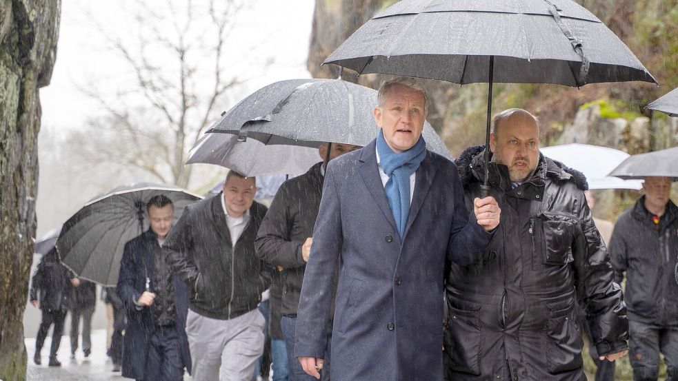 An den Externsteinen im Teutoburger Wald hatte sich Höcke mit nordrhein-westfälischen AfD-Politikern getroffen. Foto: Max Lametz/dpa