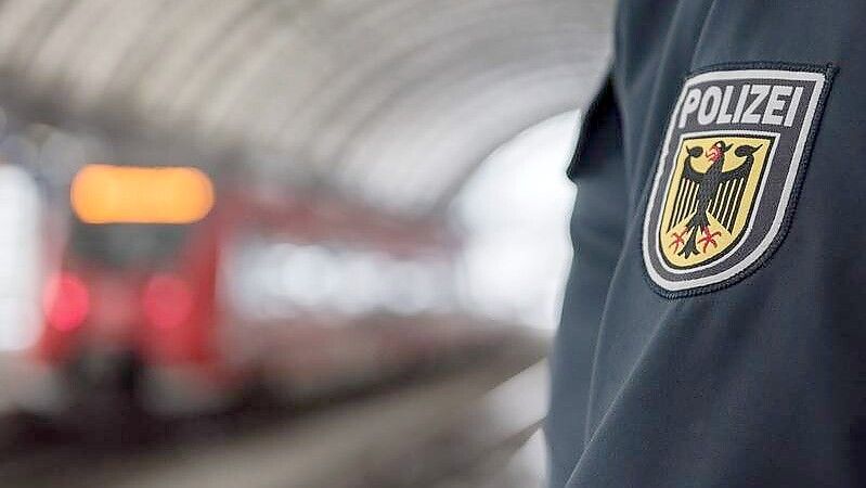 Ein Mann wurde am Montag von einem Güterzug im Hauptbahnhof Oldenburg erfasst. Die Polizei ermittelt. Symbolfoto: Bundespolizei