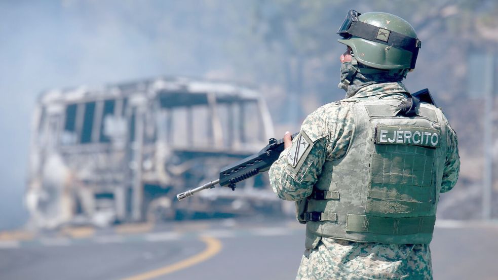 Nach dem Tod von „El Mencho“ überziehen seine Anhänger Mexiko mit einer Welle der Gewalt. Foto: Armando Solis/AP/dpa