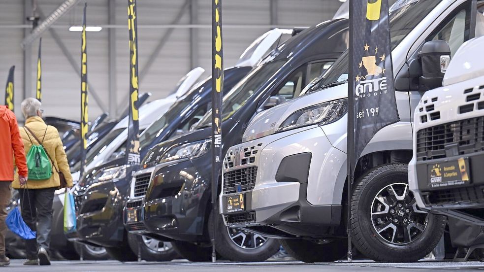 Wohnmobile können höhere sechsstellige Summen kosten und sind nicht für jedermann erschwinglich. (Symbolbild) Foto: Martin Schutt