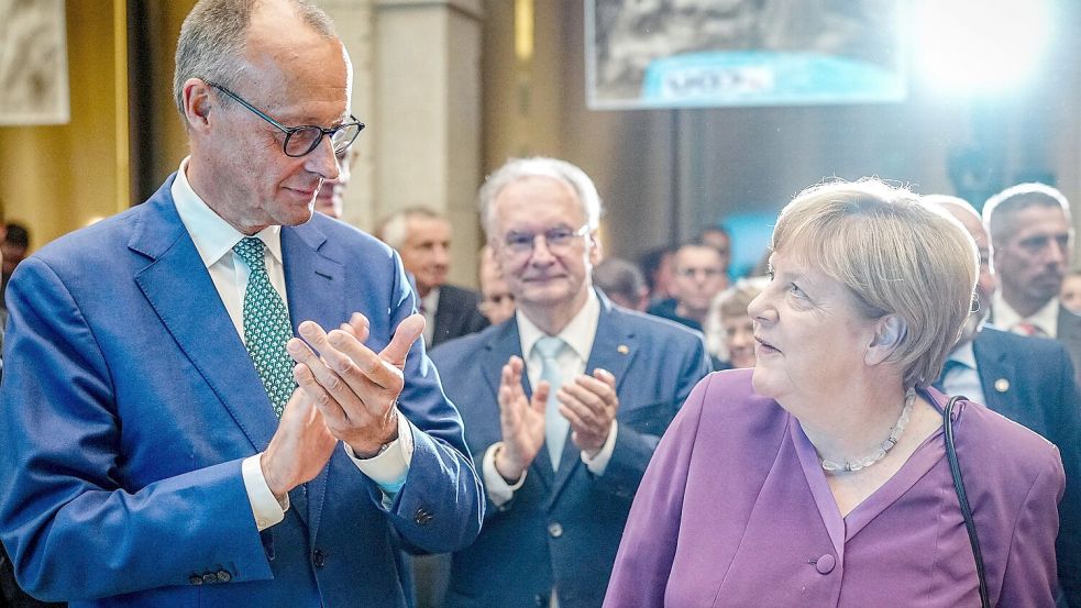 Schwierige Beziehung, bis heute: Jetzt kommt Angela Merkel zum ersten Mal seit sieben Jahren wieder zum CDU-Parteitag. Friedrich Merz sucht noch nach dem richtigen Kurs. Foto: dpa/Kay Nietfeld