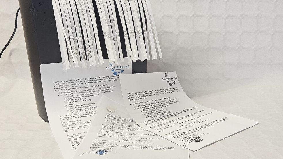 Die beiden ersten Bekanntmachungen zur Bürgermeisterwahl konnten geschreddert werden. Foto: Sarah Dirks