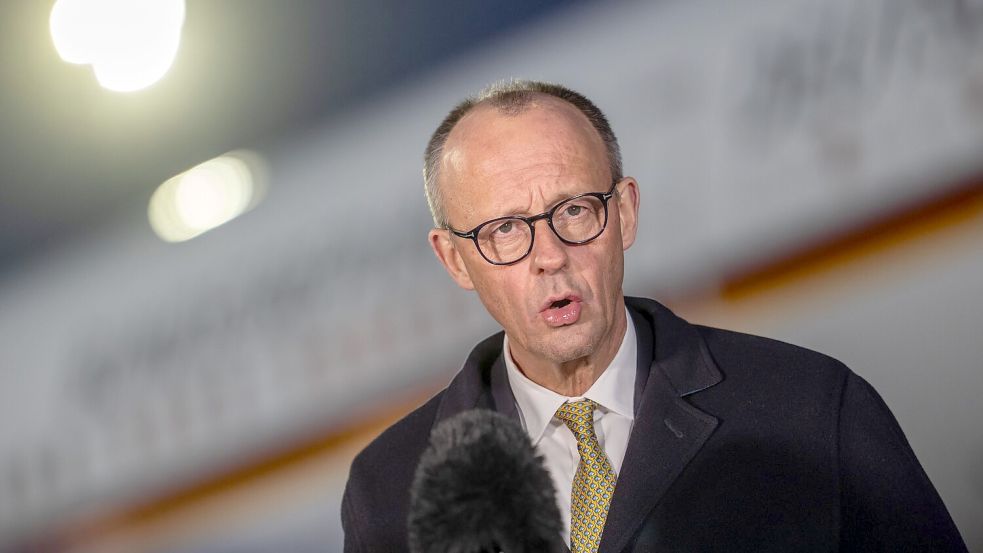 In einer Stellungnahme kurz vor seinem Abflug gab er eine chinesische Weisheit als Motto seiner Reise aus. Foto: Michael Kappeler/dpa