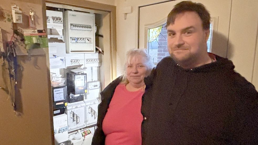 Michaela Raum und ihr Sohn Dominik Schaalk haben in den vergangenen Monaten versucht, ihren Energieversorger zu wechseln. Foto: Lasse Paulsen
