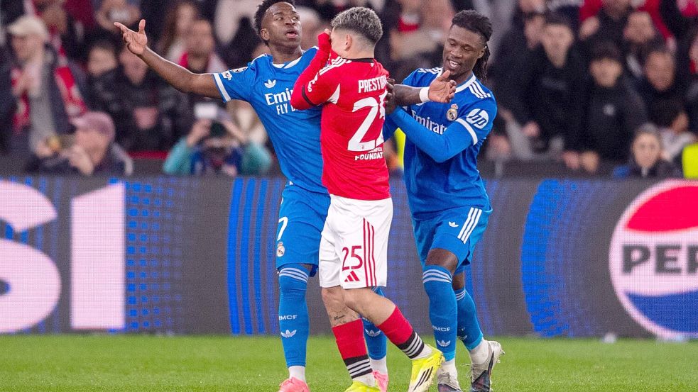 Gianluca Prestianni (m) ist mit nach Madrid gereist. (Archivbild) Foto: Miguel Lemos