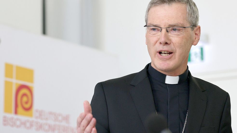 Kann Menschen für sich einnehmen: Der Hildesheimer Bischof Heiner Wilmer, der im emsländischen Schapen aufgewachsen ist. Wilmer löst Georg Bätzing als neuer Vorsitzender der Deutschen Bischofskonferenz ab. Foto: Daniel Löb/dpa