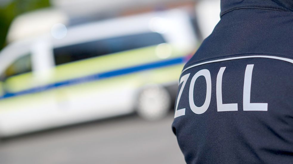 Mehr als 200 Beamte waren im Einsatz bei einer großangelegten Durchsuchungsaktion. (Symbolbild) Foto: Julian Stratenschulte