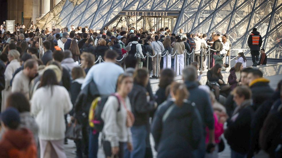 Kann der Direktorenwechsel die vielen Probleme des weltweit größten Museums lösen? Foto: Thomas Padilla/AP/dpa