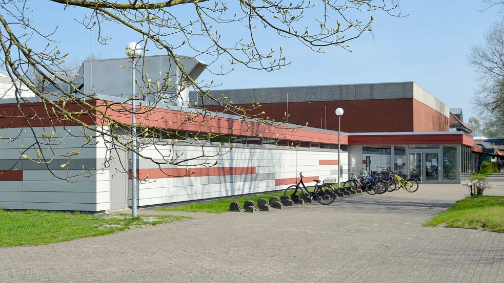 In dieser Sporthalle in Barßel sollten die beiden Jungs am Montagnachmittag zum Fußballtraining gehen. Doch dort kamen die beiden Kinder nicht an. Archivfoto: Astrid Fertig
