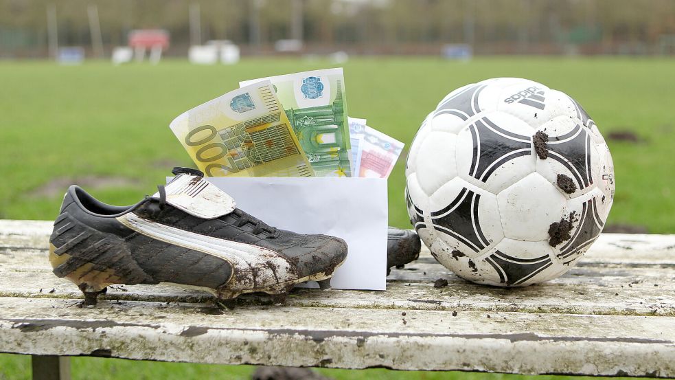 Fußballprofis unterliegen strengen Regularien in Sachen Sportwetten. Foto: IMAGO/Hanno Bode