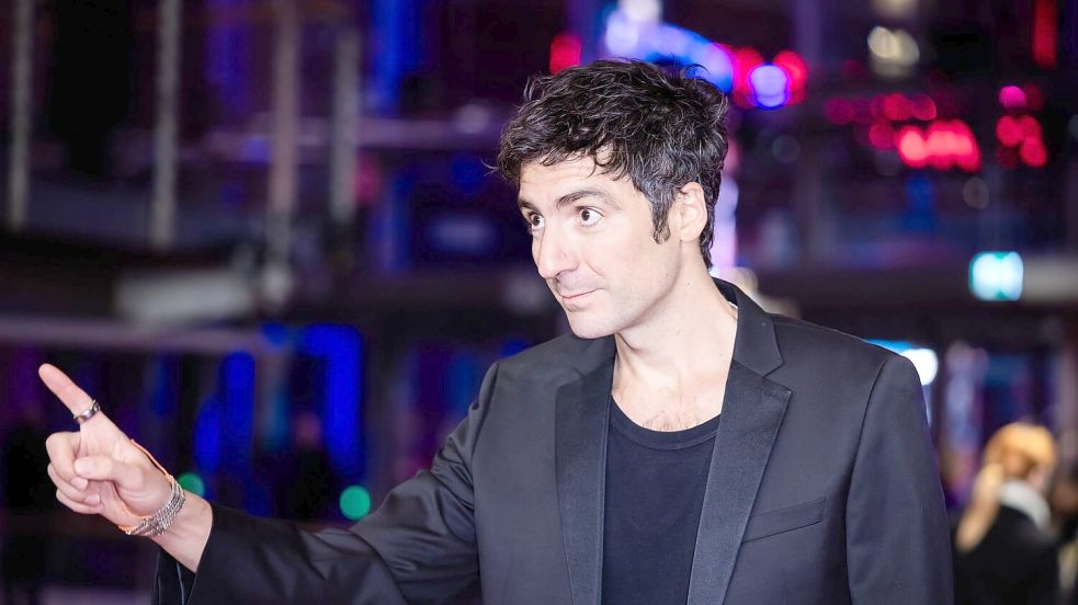 Ilker Çatak gewann für „Gelbe Briefe“ den Hauptpreis der Berlinale - hier zu sehen kurz vor der Preisverleihung. Foto: Christoph Soeder