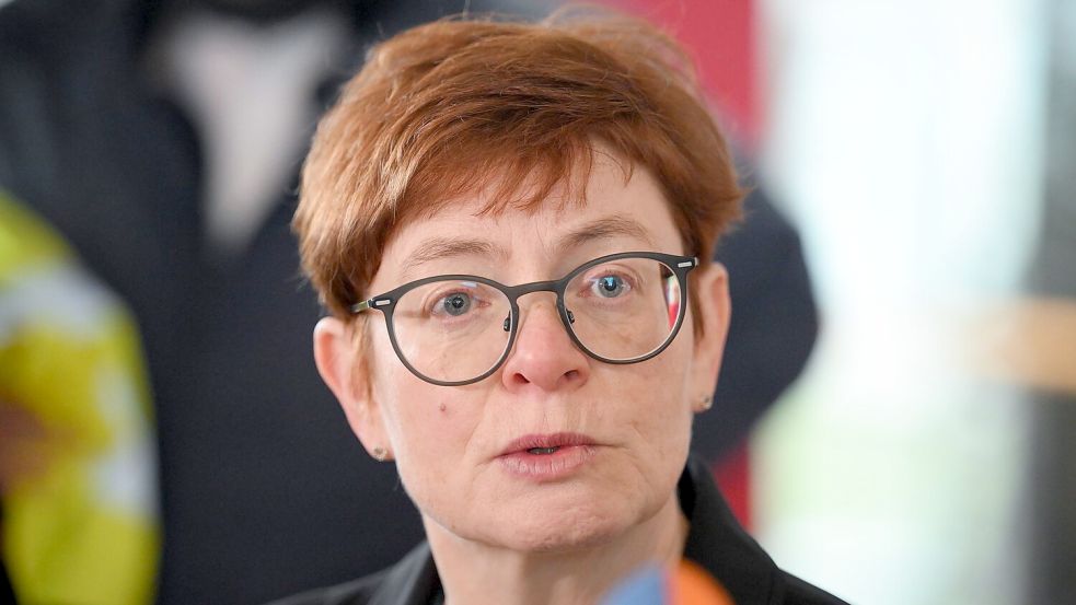 „Offenbar verstehen die Arbeitgeber immer noch nicht, dass es auf Dauer keine funktionierende ÖPNV-Daseinsvorsorge mehr geben kann, wenn wir jetzt nicht entscheidend die Arbeitsbedingungen verbessern“, sagt die stellvertretende Verdi-Vorsitzende Christine Behle zum erneuten Warnstreikaufruf. (Archivbild) Foto: Soeren Stache