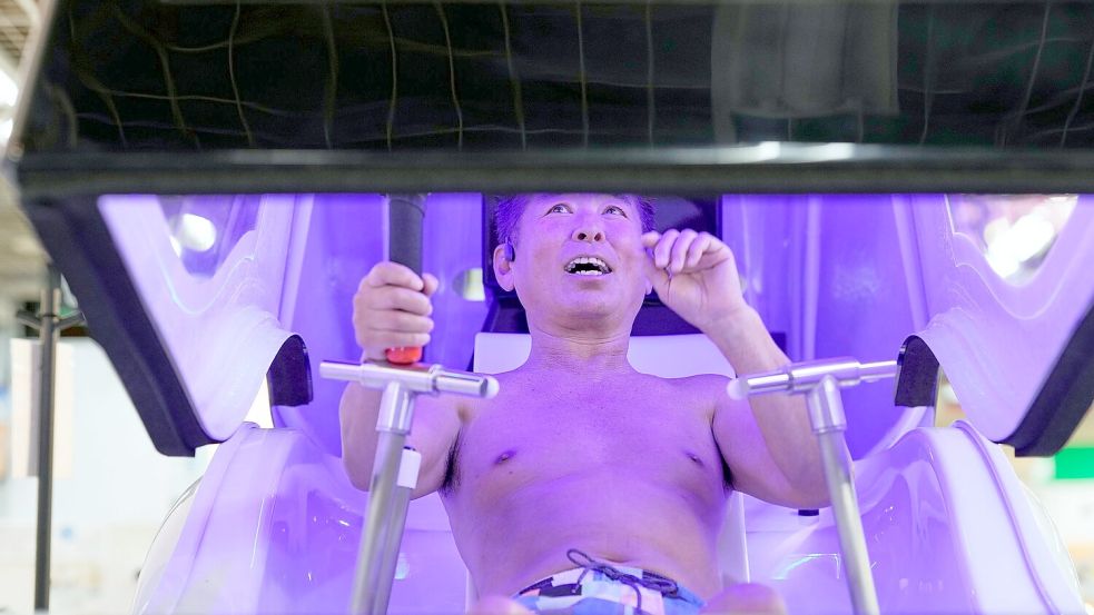 Im Hightechland Japan gibt es jetzt eine Waschmaschine für Menschen. Foto: Eugene Hoshiko/AP/dpa