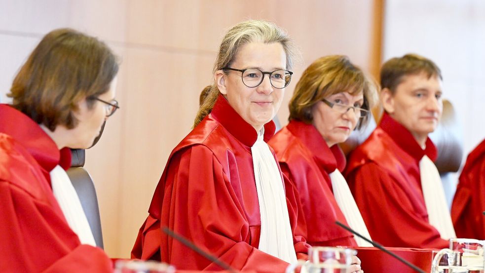 Die Vizepräsidentin des Gerichts, Ann-Katrin Kaufhold, eröffnet die Verhandlung. Foto: Uli Deck