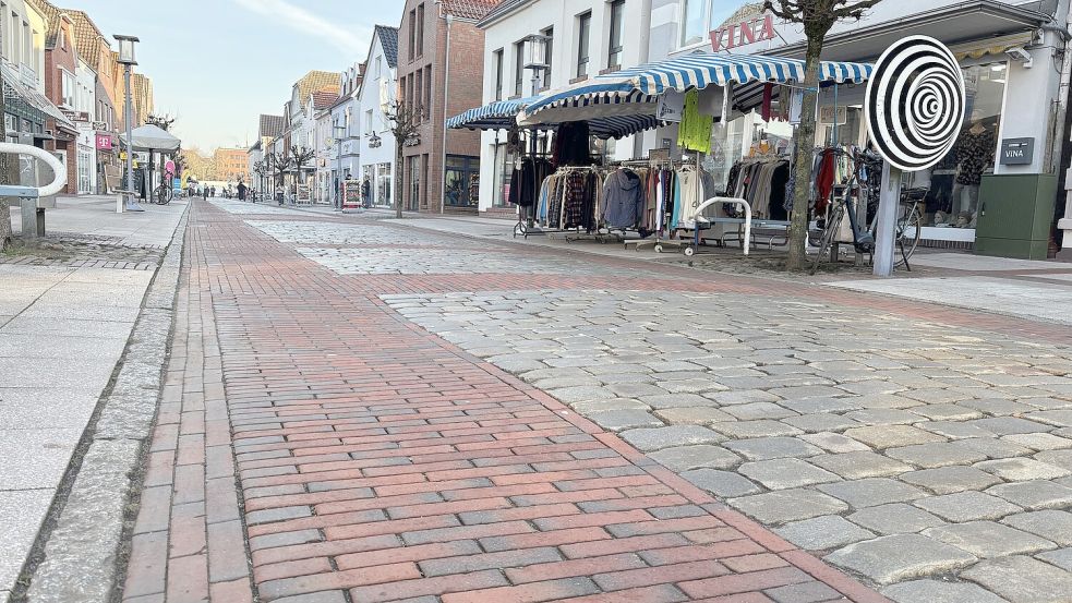 Die Norderstraße konnte laut Kaufmännischem Verein (KV) durch die Eröffnung des XL-Combimarktes am Pferdemarkt profitieren. Doch auch hier stehen derzeit drei Ladenlokale leer. Foto: Mieke Matthes