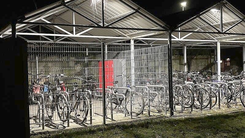 Die Fahrradgarage am ZOB ist selbst abends noch gut belegt. Foto: Karin Böhmer