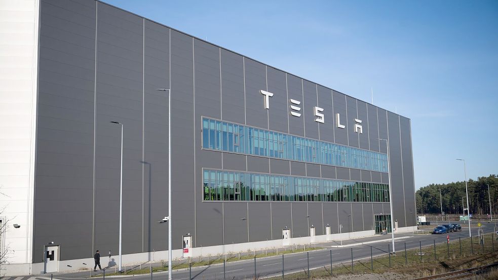 Hier wird bald ein Betriebsrat gewählt: Tesla in Grünheide. (Archivbild) Foto: Sebastian Gollnow